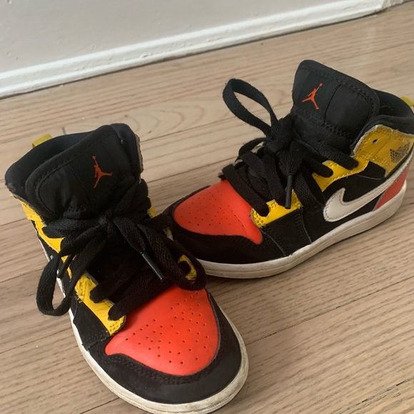 Jordan Mid sneakers kids size 11c - Picture 2 of 5